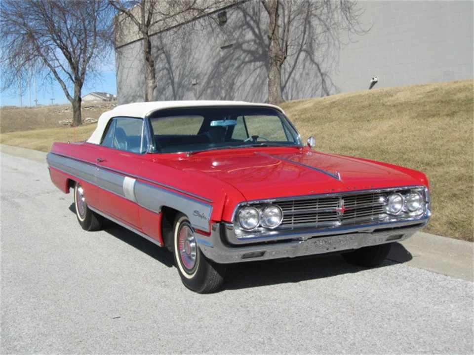 1962 Oldsmobile Starfire - Image 2 of 31