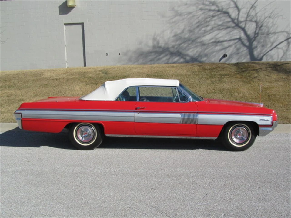 1962 Oldsmobile Starfire - Image 4 of 31