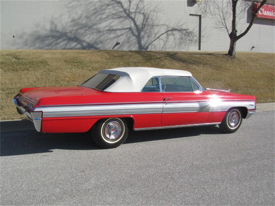 1962 Oldsmobile Starfire - Image 5 of 31