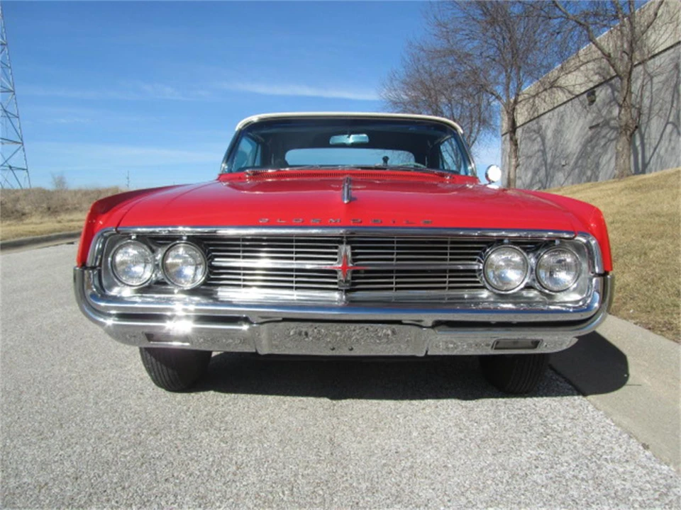 1962 Oldsmobile Starfire - Image 8 of 31