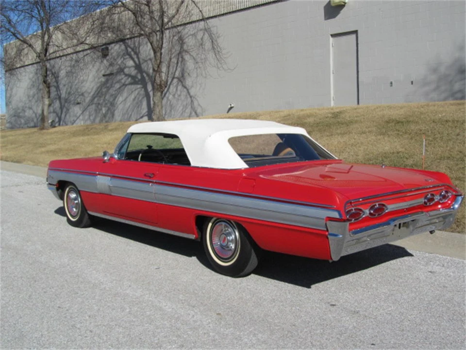 1962 Oldsmobile Starfire - Image 16 of 31