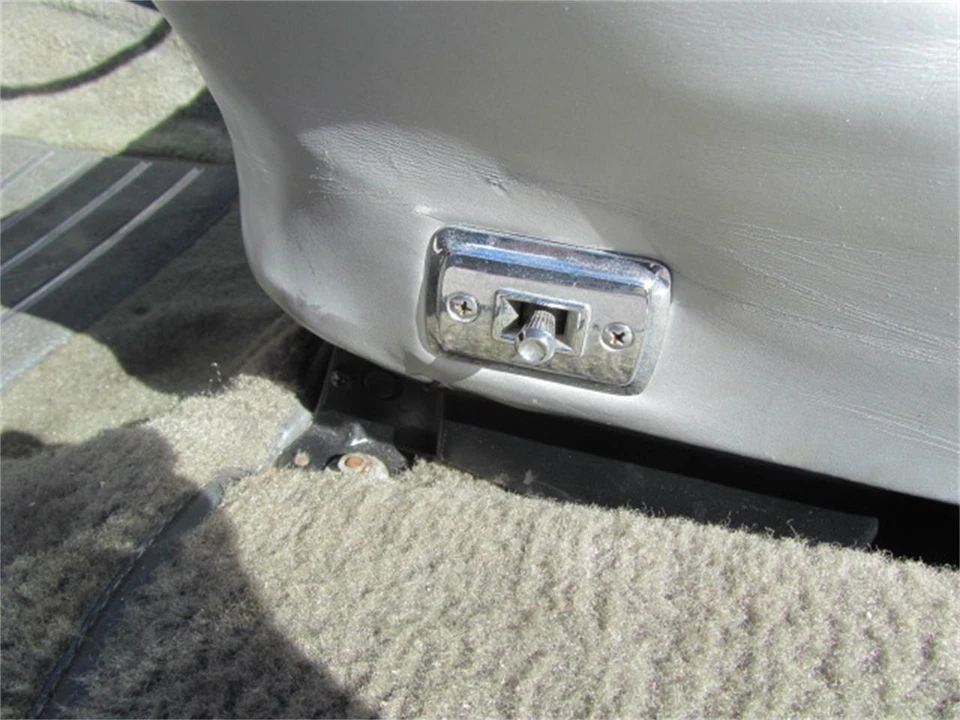 1962 Oldsmobile Starfire - Image 27 of 31