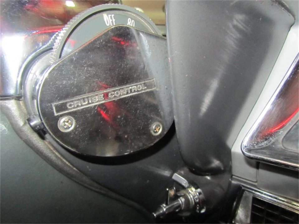1962 Oldsmobile Starfire - Image 28 of 31