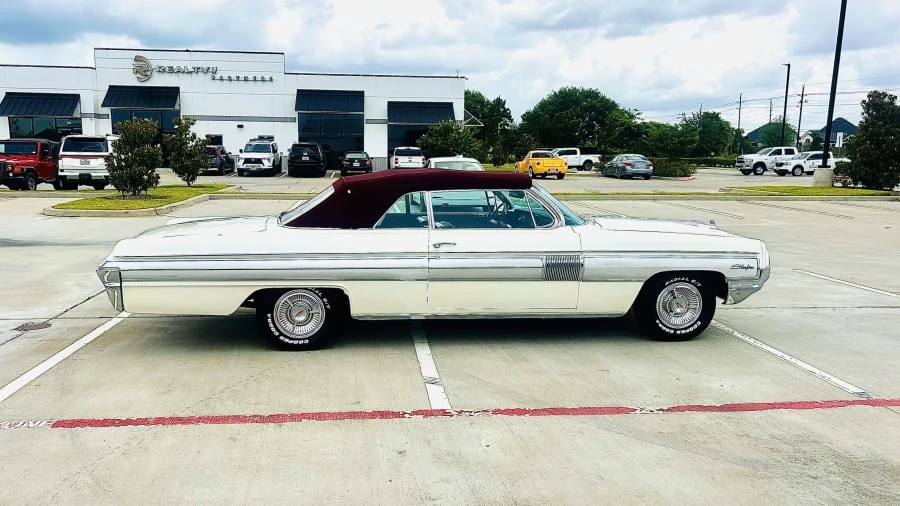 1962 Oldsmobile Starfire - Image 7 of 29