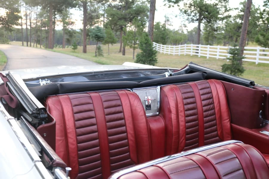 1962 Oldsmobile Starfire - Image 25 of 31