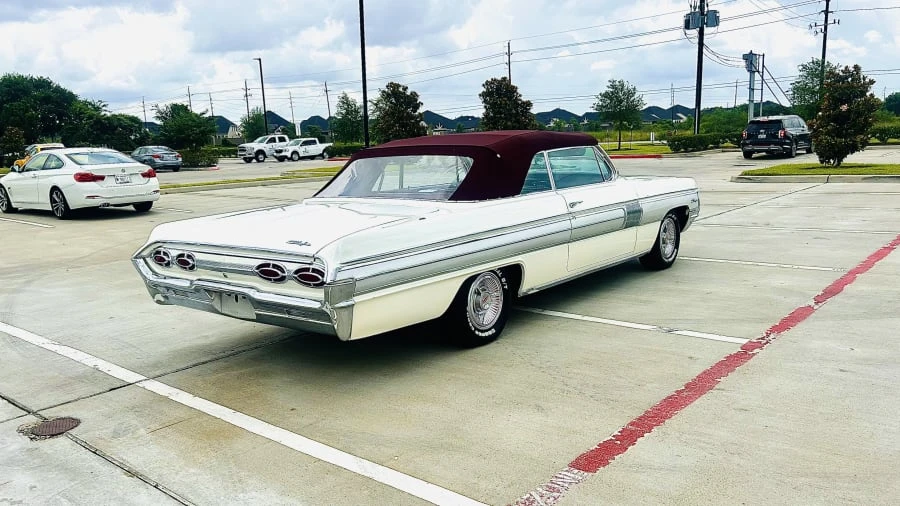 1962 Oldsmobile Starfire - Image 3 of 29