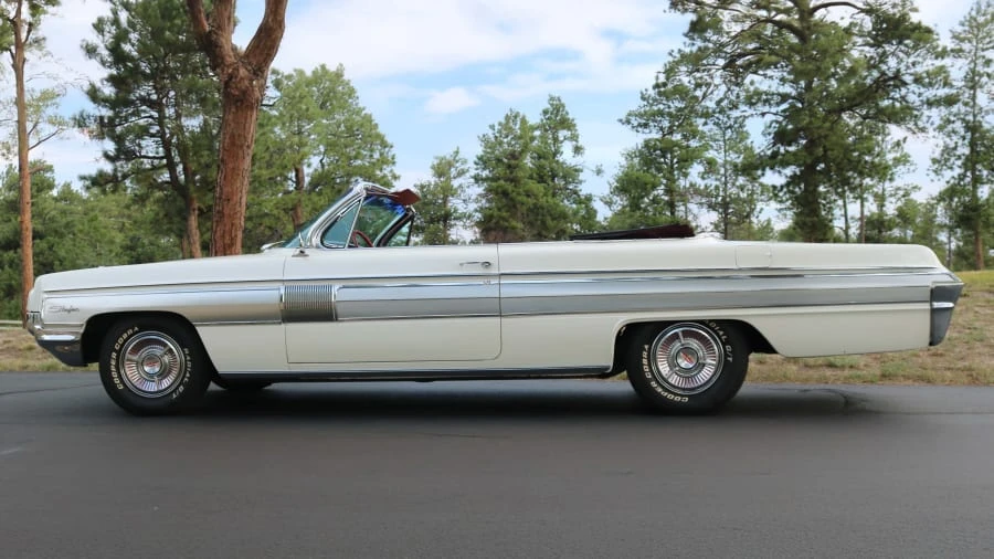 1962 Oldsmobile Starfire - Image 11 of 31