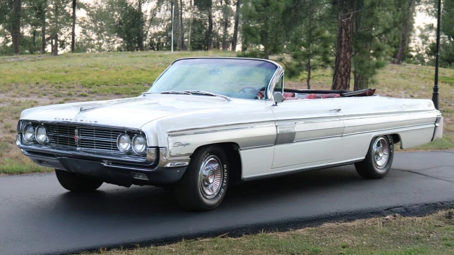 1962 Oldsmobile Starfire - Image 10 of 31