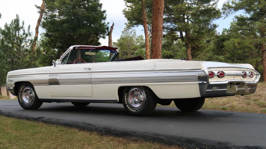 1962 Oldsmobile Starfire - Image 9 of 31