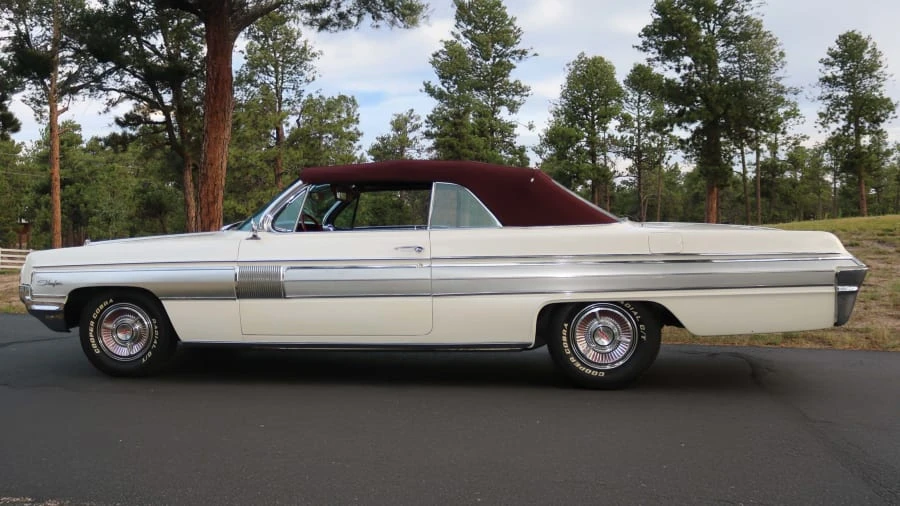 1962 Oldsmobile Starfire - Image 16 of 31