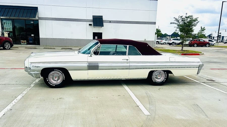 1962 Oldsmobile Starfire - Image 2 of 29