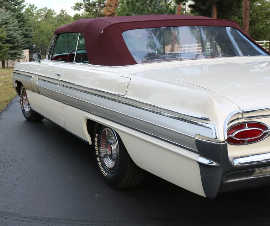 1962 Oldsmobile Starfire - Image 17 of 31