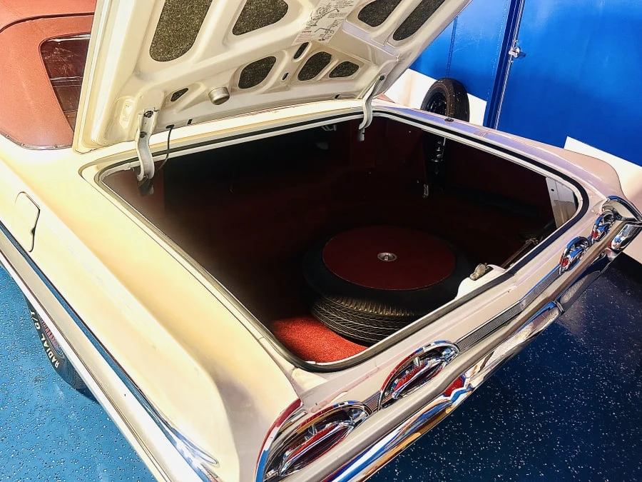 1962 Oldsmobile Starfire - Image 25 of 29