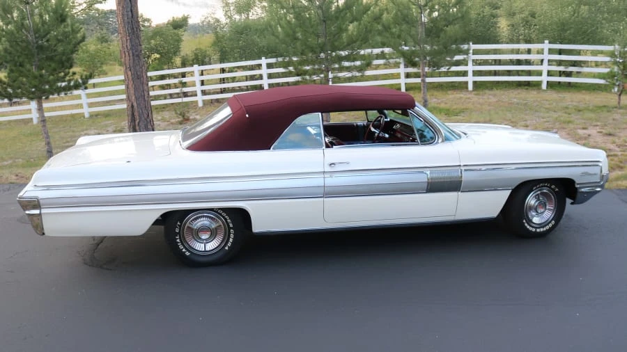 1962 Oldsmobile Starfire - Image 14 of 31