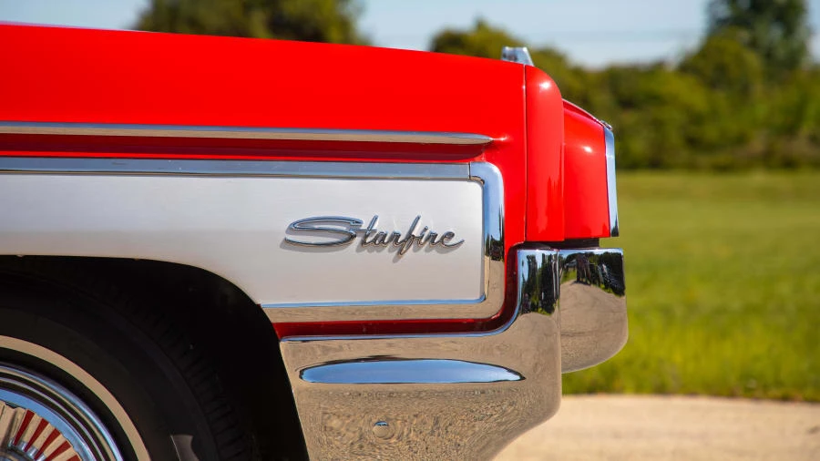 1962 Oldsmobile Starfire - Image 10 of 12
