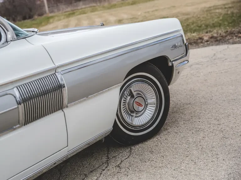 1962 Oldsmobile Starfire - Image 13 of 31