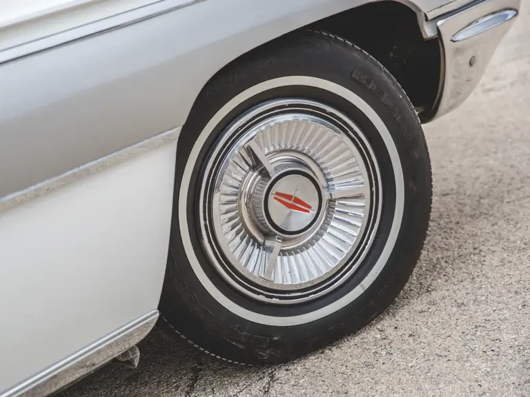 1962 Oldsmobile Starfire - Image 14 of 31