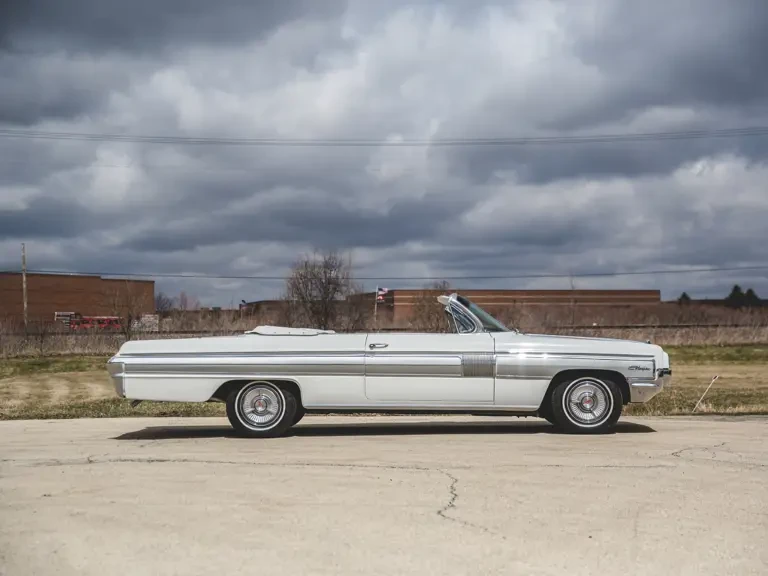 1962 Oldsmobile Starfire - Image 6 of 31