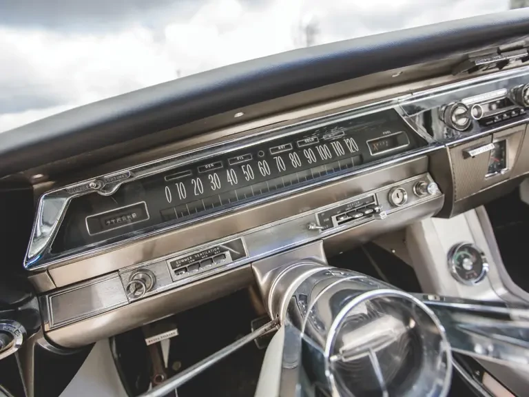 1962 Oldsmobile Starfire - Image 25 of 31