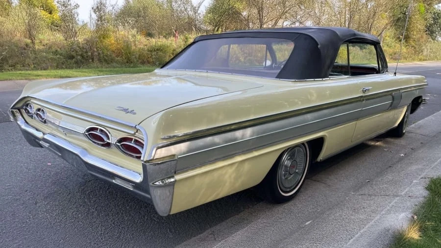 1962 Oldsmobile Starfire - Image 3 of 13