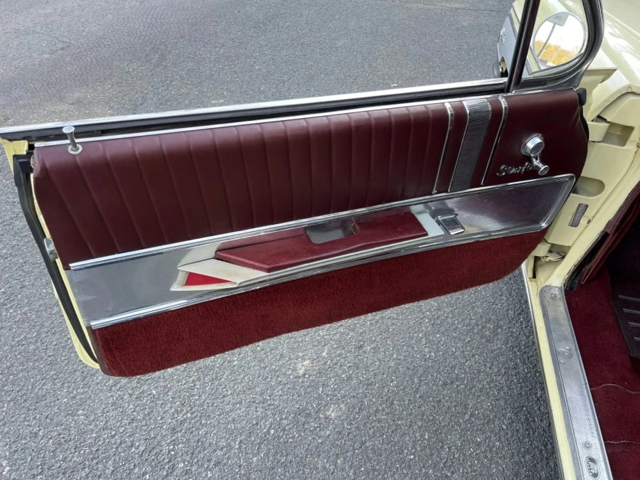 1962 Oldsmobile Starfire - Image 12 of 13