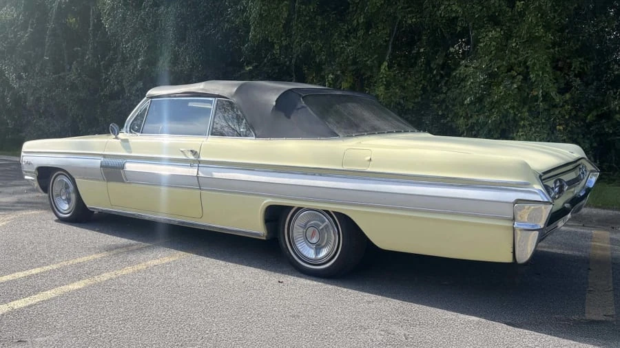 1962 Oldsmobile Starfire - Image 7 of 13