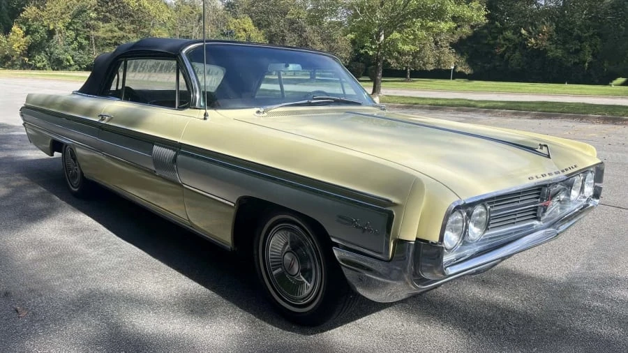 1962 Oldsmobile Starfire - Image 6 of 13