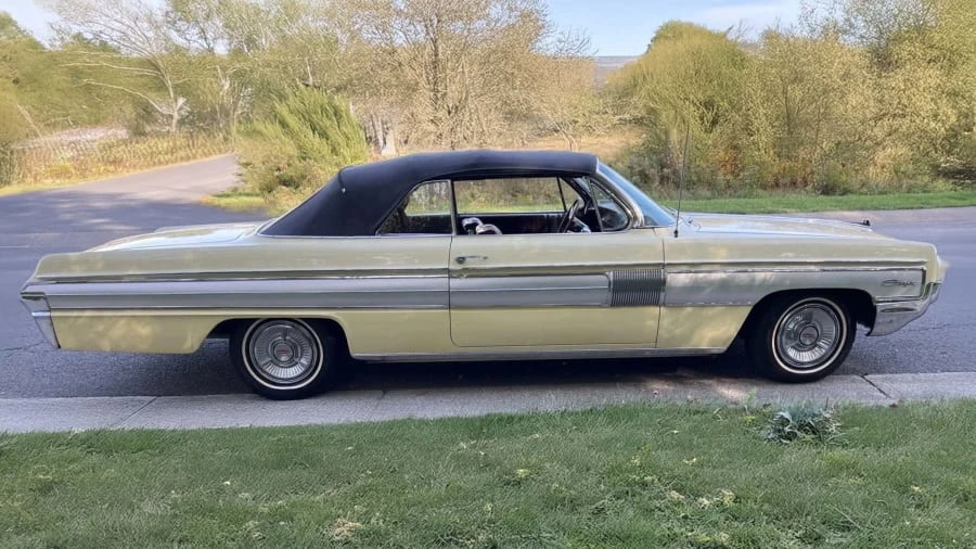 1962 Oldsmobile Starfire - Image 2 of 13