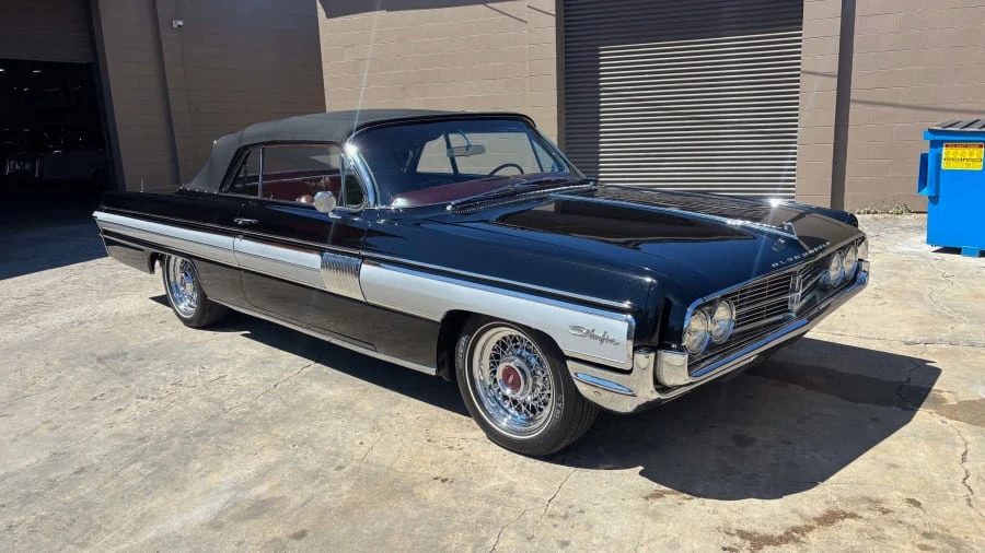 1962 Oldsmobile Starfire - Image 20 of 31