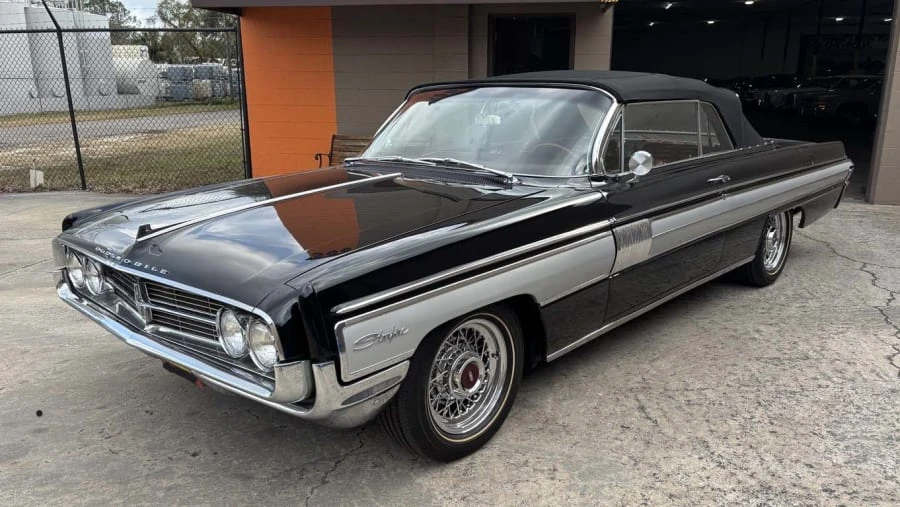 1962 Oldsmobile Starfire - Image 17 of 31