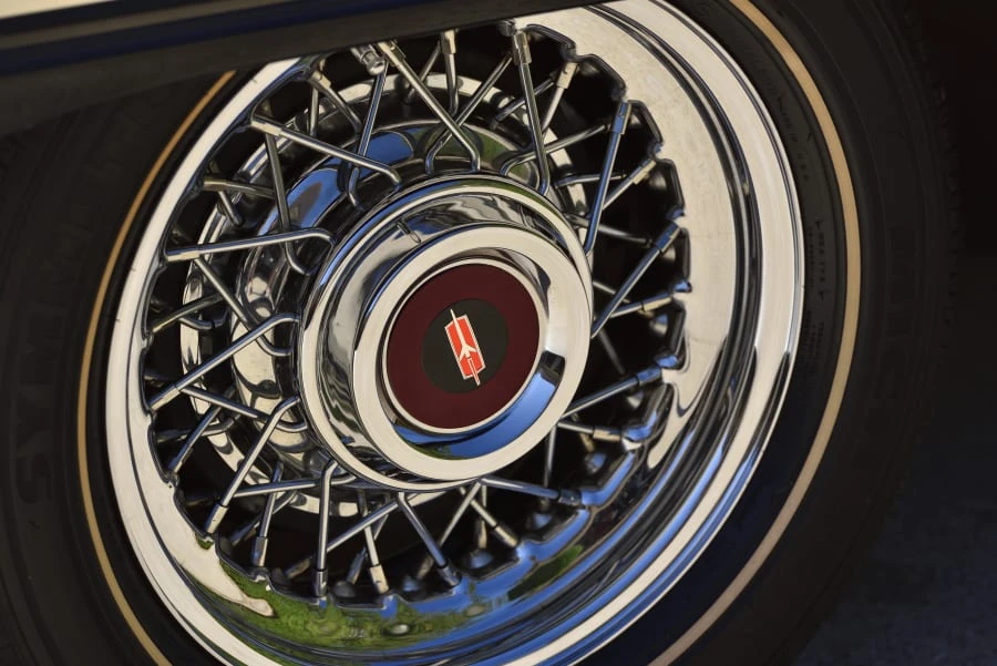 1962 Oldsmobile Starfire - Image 11 of 25