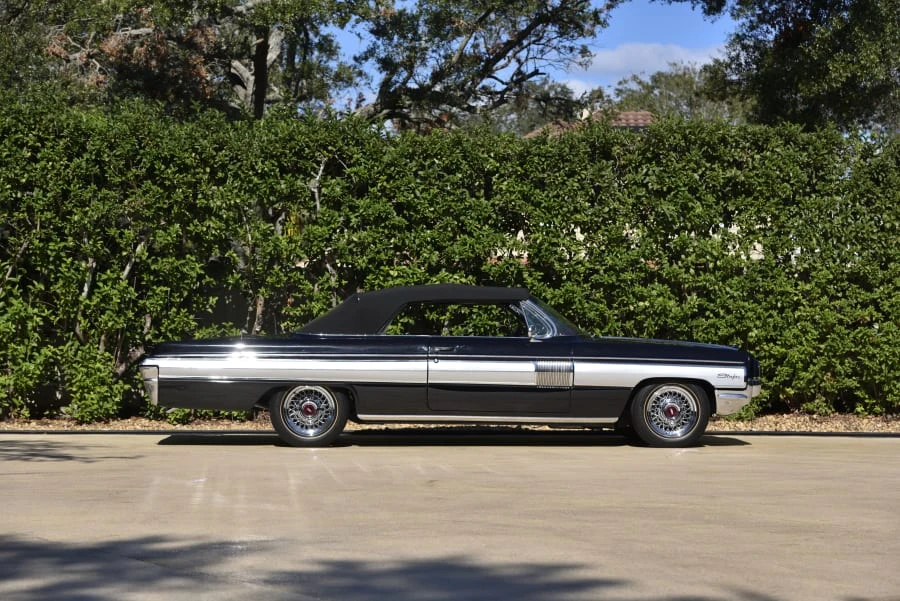 1962 Oldsmobile Starfire - Image 2 of 25