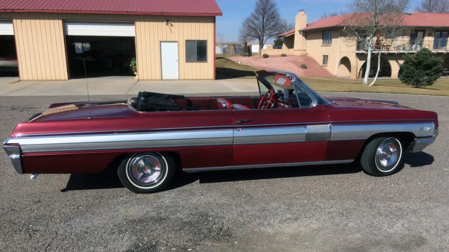1962 Oldsmobile Starfire - Image 2 of 9