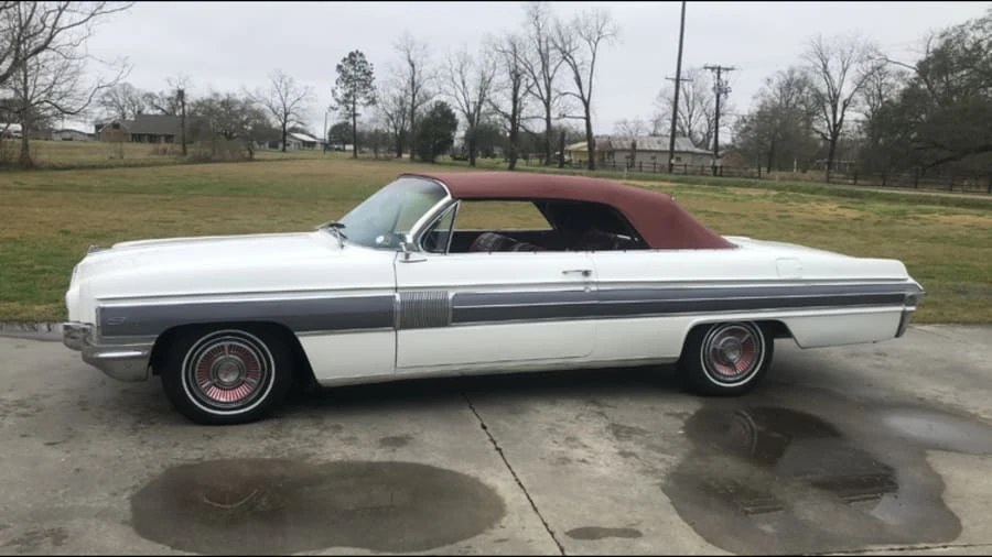 1962 Oldsmobile Starfire - Image 2 of 15