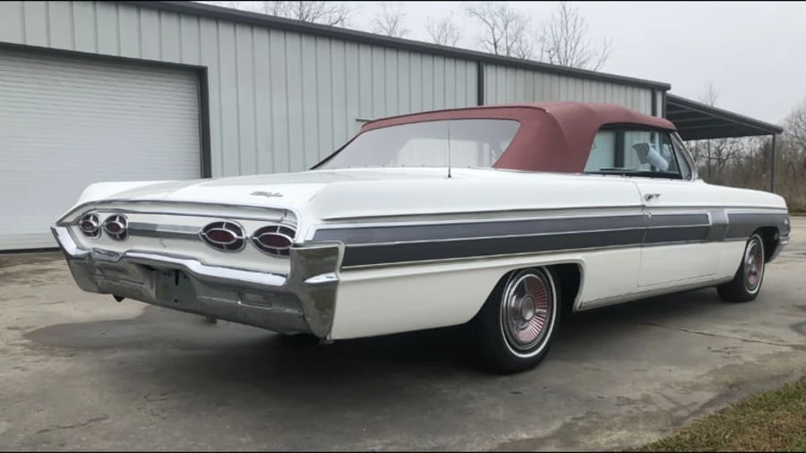 1962 Oldsmobile Starfire - Image 10 of 15