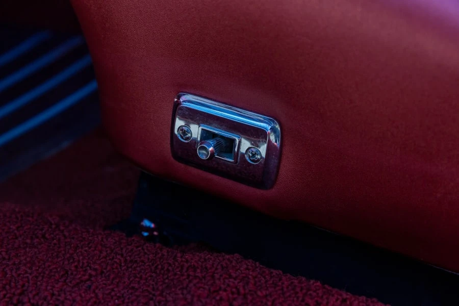 1962 Oldsmobile Starfire - Image 27 of 31