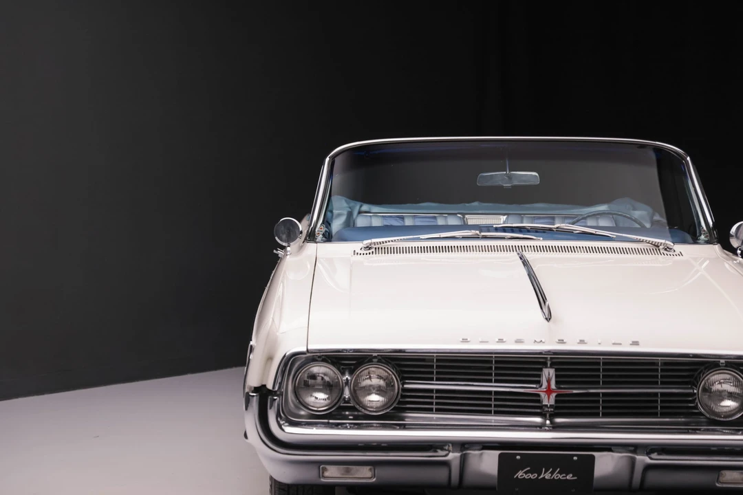 1962 Oldsmobile Starfire - Image 16 of 31