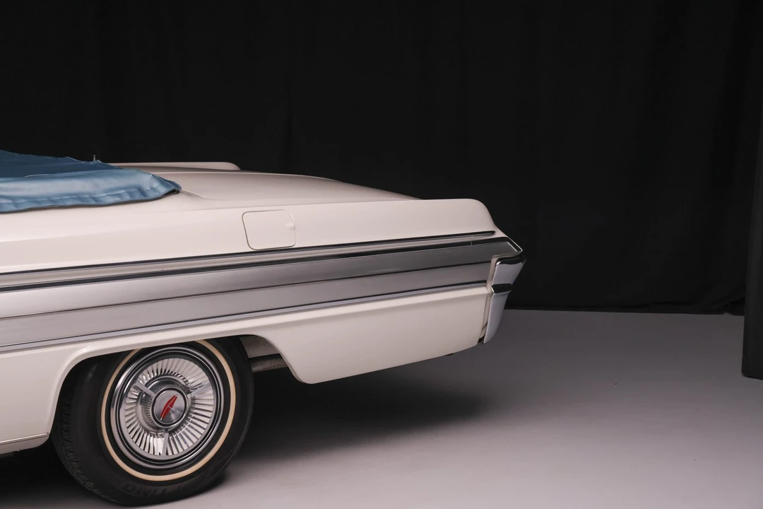 1962 Oldsmobile Starfire - Image 28 of 31
