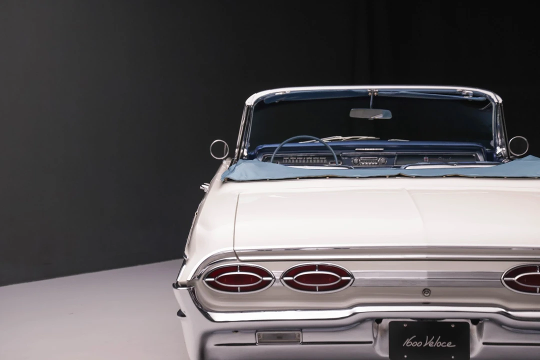 1962 Oldsmobile Starfire - Image 27 of 31