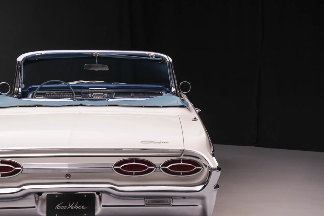 1962 Oldsmobile Starfire - Image 23 of 31
