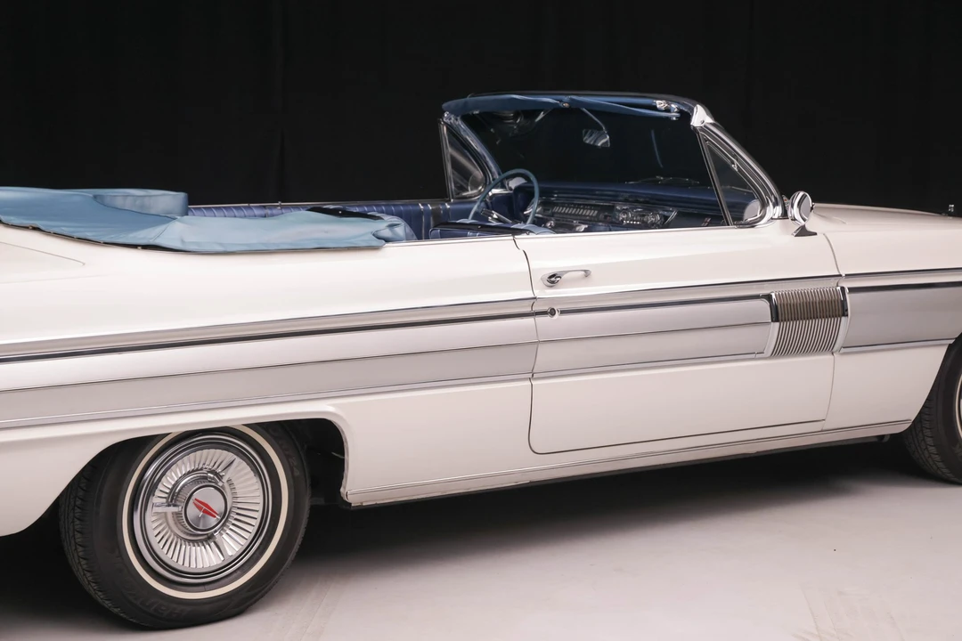 1962 Oldsmobile Starfire - Image 20 of 31
