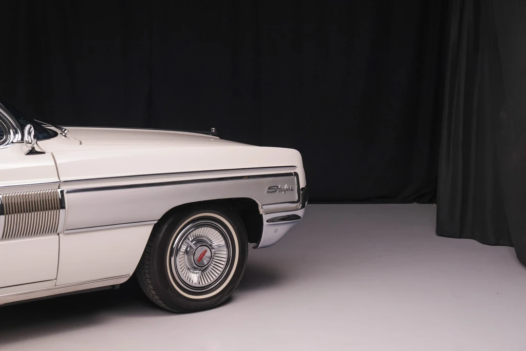 1962 Oldsmobile Starfire - Image 17 of 31
