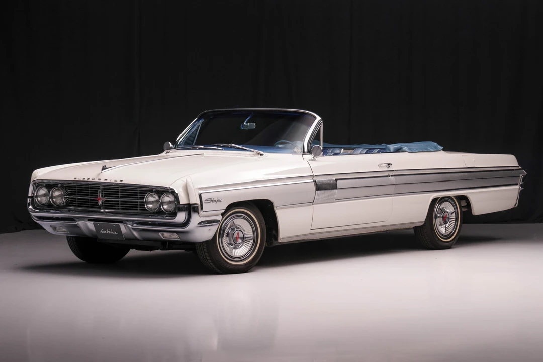 1962 Oldsmobile Starfire - Image 2 of 31