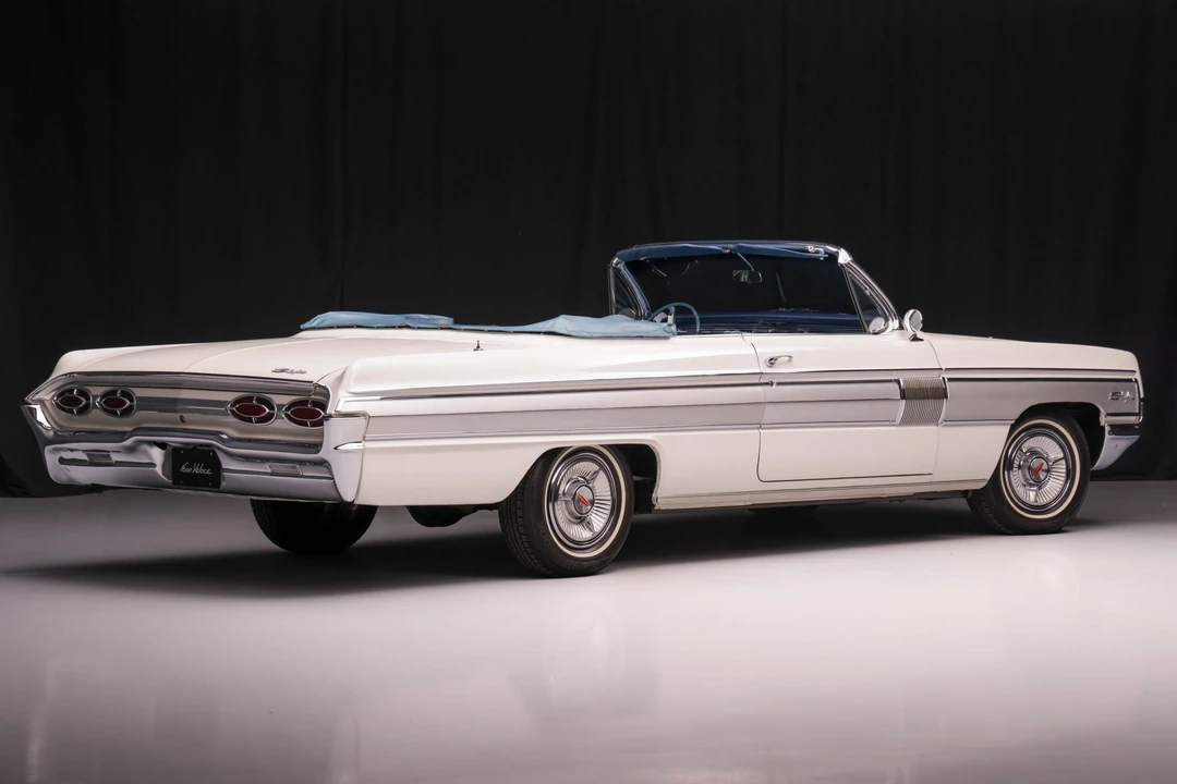 1962 Oldsmobile Starfire - Image 7 of 31