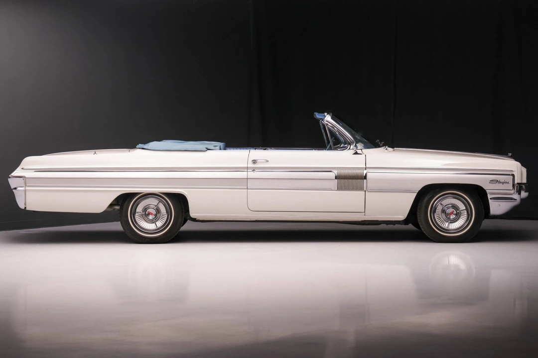 1962 Oldsmobile Starfire - Image 8 of 31