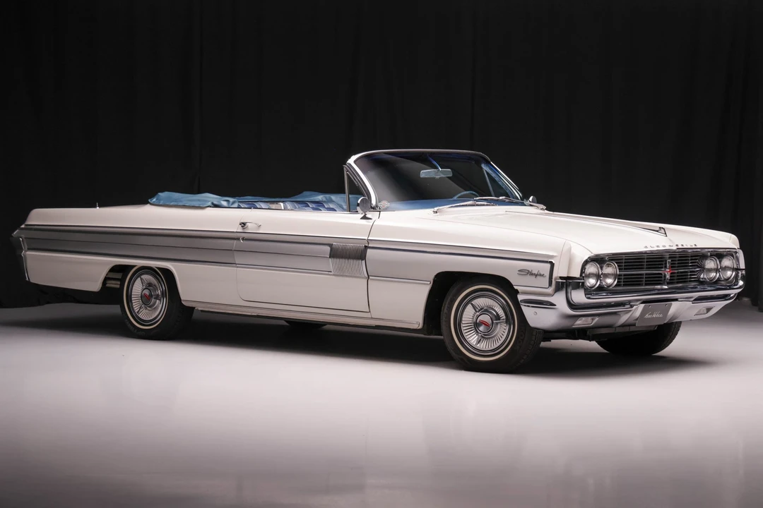 1962 Oldsmobile Starfire - Image 9 of 31