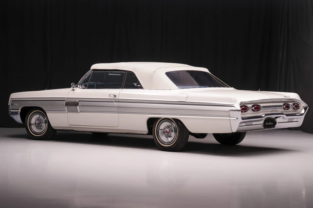 1962 Oldsmobile Starfire - Image 14 of 31