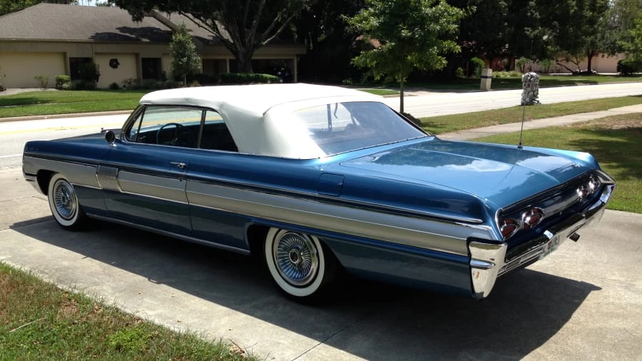 1962 Oldsmobile Starfire - Image 3 of 8
