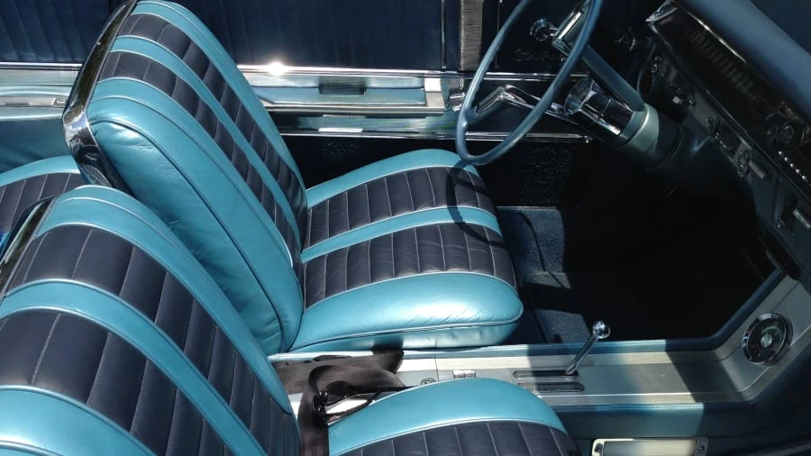 1962 Oldsmobile Starfire - Image 5 of 8