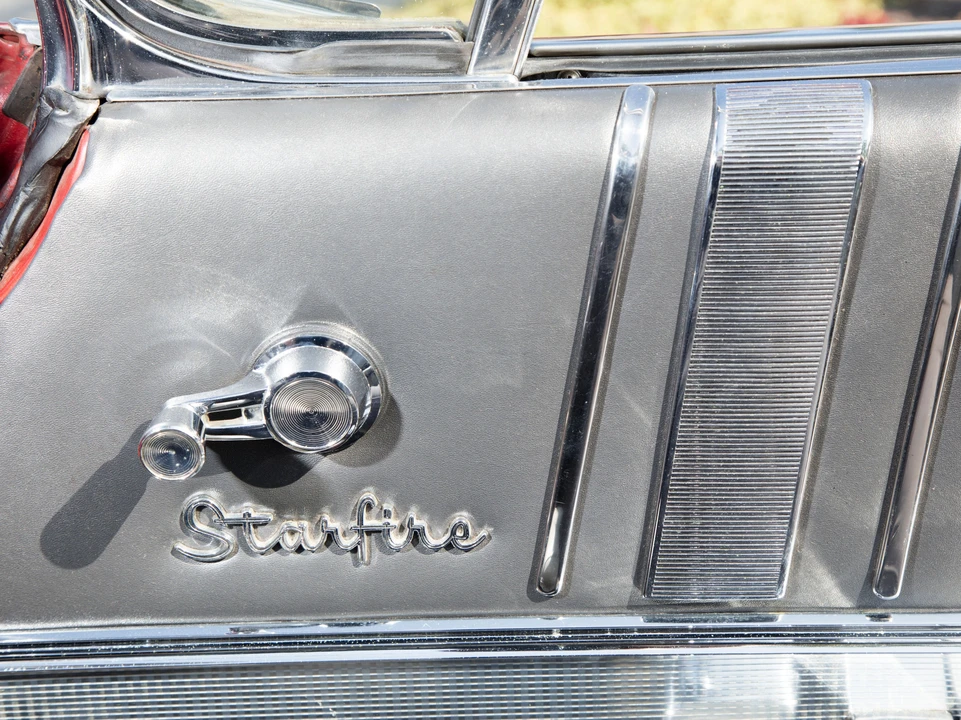 1962 Oldsmobile Starfire - Image 15 of 31